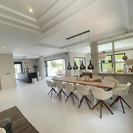 Villa Magnific With 7 Bedrooms, Spa, Pool, Gym! *